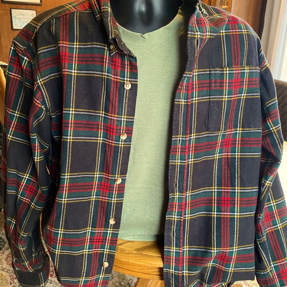 Bass Pro Shop Red Head Brand flannel shirt reds and greens Men’s Large. Outdoor